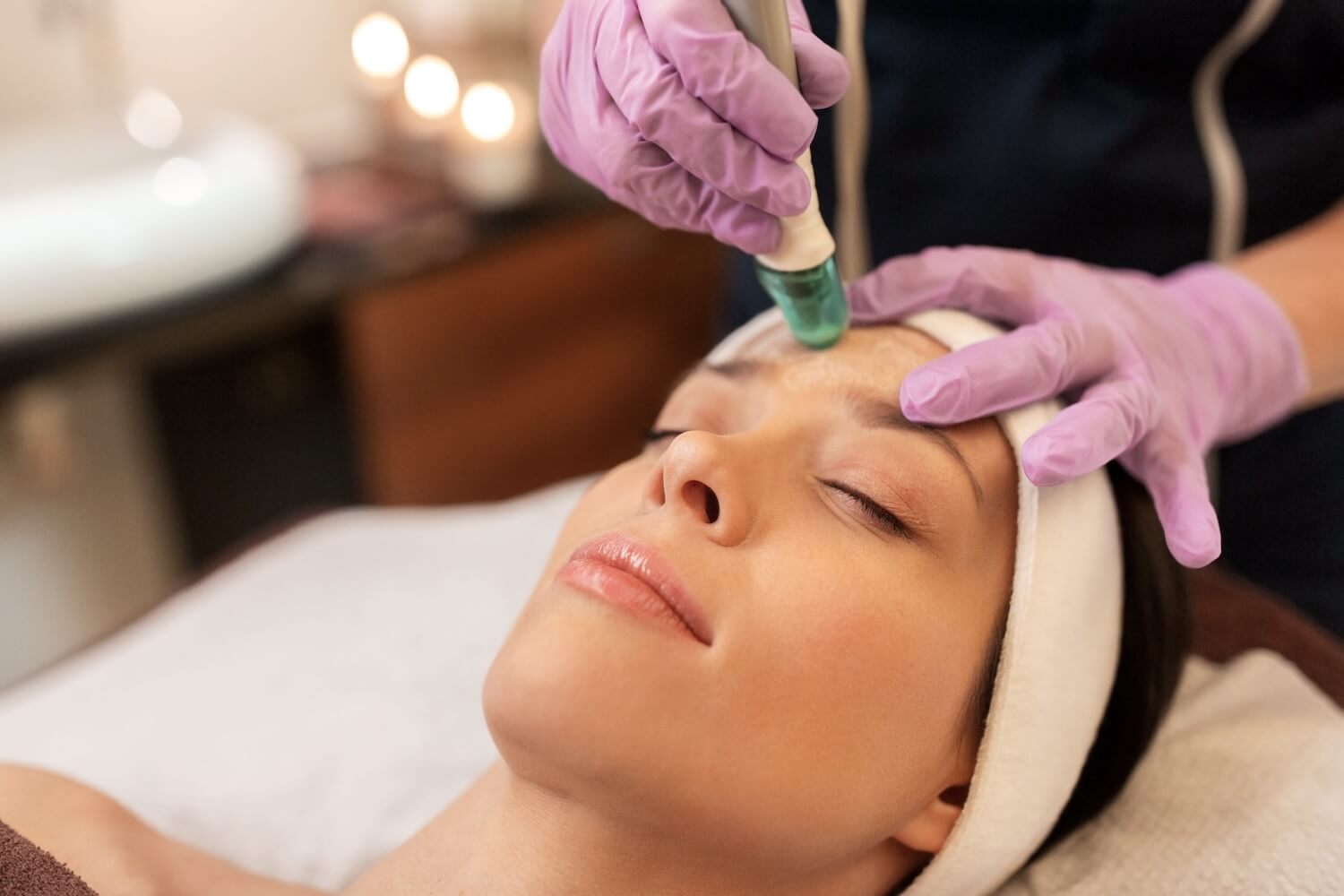 How Does RF Microneedling Work? Is It Better Than Normal Microneedling energy lift